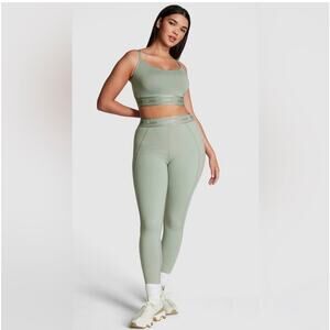 PINK Victoria's Secret NWT Ultimate High-Waist
Light Green Waistband Legging XL